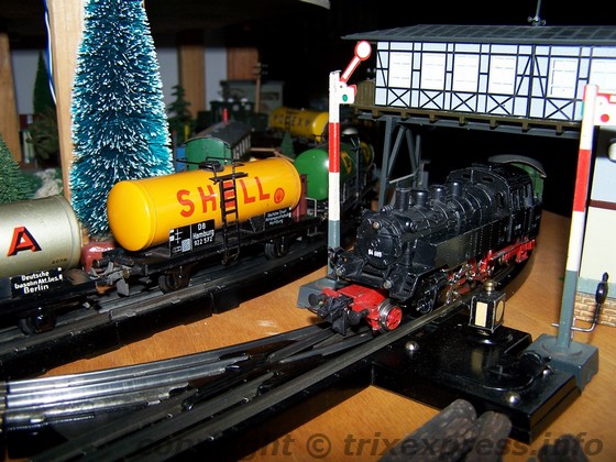Trix Express, eine Nebenbahnlokomotive der Baureihe 64