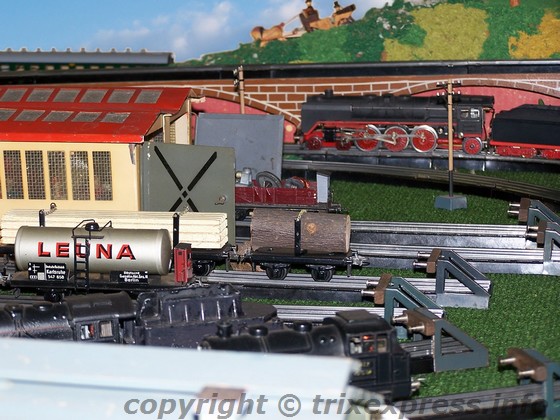 Trix Express, Zugverkehr hinter dem Bahnwerk
