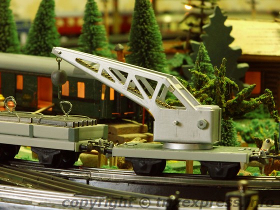 Trix Express Bauzug mit Detailansicht Kranwagen