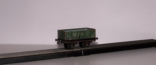 Trix Express kurzer offener Güterwagen in Farbgebung grau