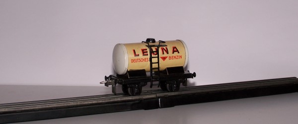 Trix Express kurzer Kesselwagen der Firma LEUNA
