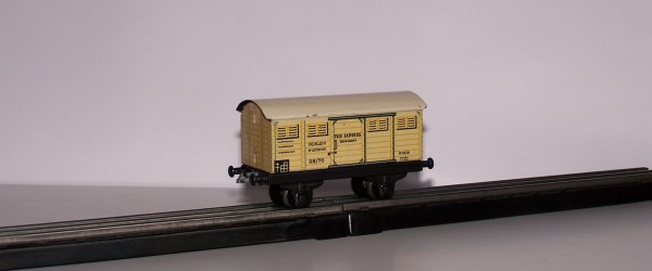 Trix Express, gedeckter Güterwagen mit Fantasiebeschrieftung