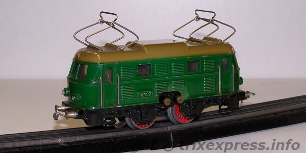 Die Pico Express ME 102 E-Lok in grüner Farbgebung Nachkrieg