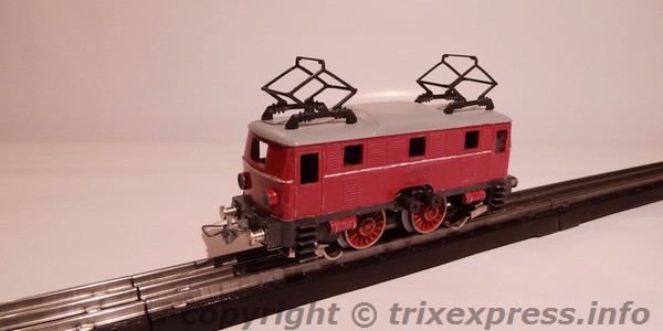 Die Trix Express 20/52 E-Lok in roter Farbgebung Nachkrieg